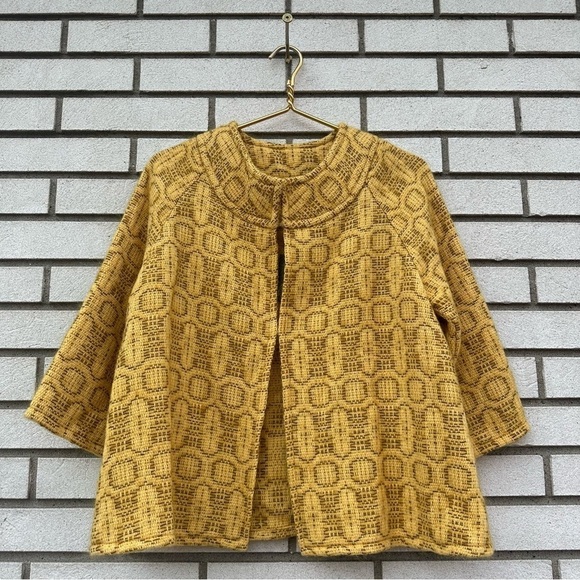 NWT Mantas Ezcaray Mustard Gold Wool Blend Textured Cape Jacket S Made in Spain - Picture 1 of 12